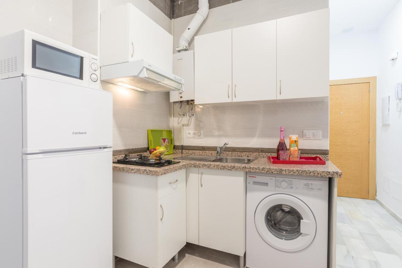 Ole Hostels Malaga Zambrano Extérieur photo