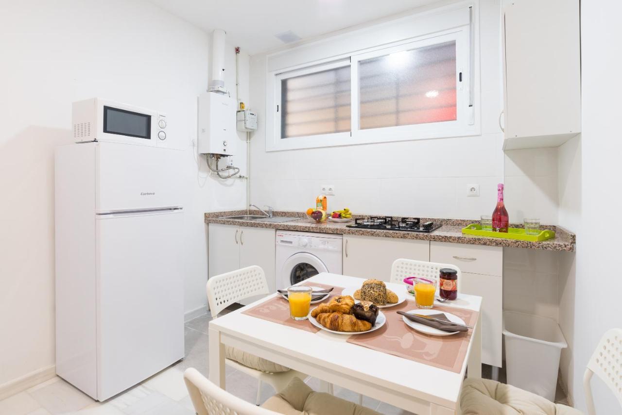 Ole Hostels Malaga Zambrano Extérieur photo