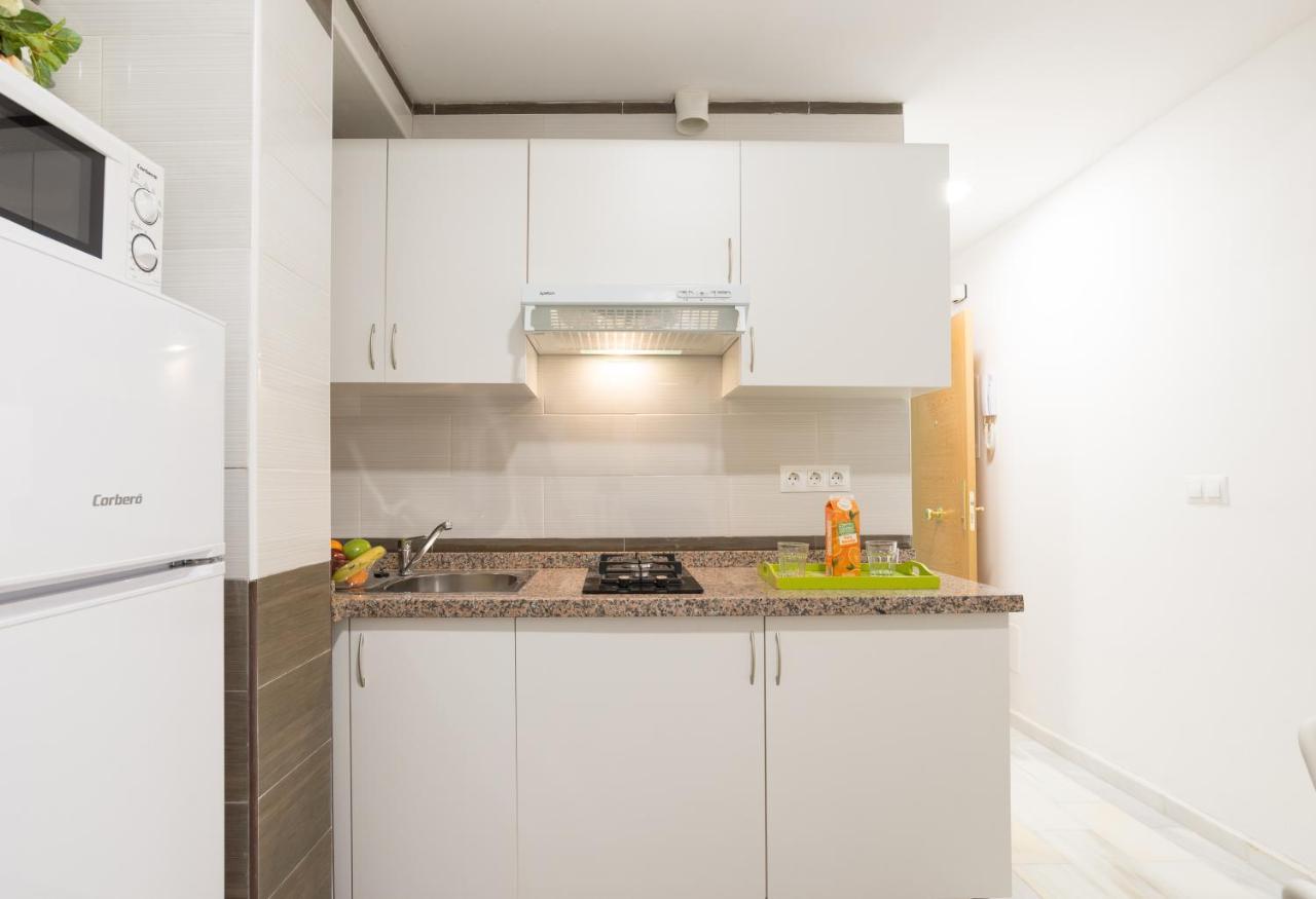Ole Hostels Malaga Zambrano Extérieur photo